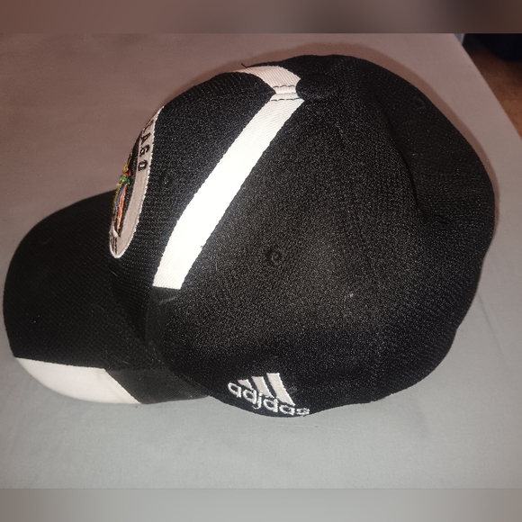 Men's baseball hat,  Adidas Chicago Blackhawks design - Picture 2 of 4
